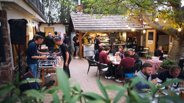 Kerekes Pince Kertvendéglő és Borterasz