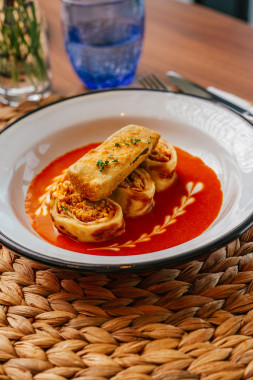 Y Étterem by Rácz Jenő