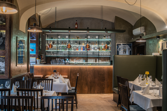 Elefántos Étterem És Pizzéria