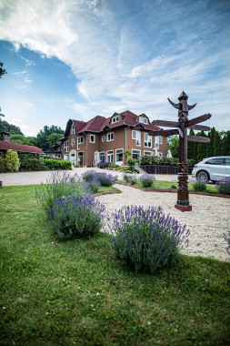 Bonne Chance Restaurant & Hotel